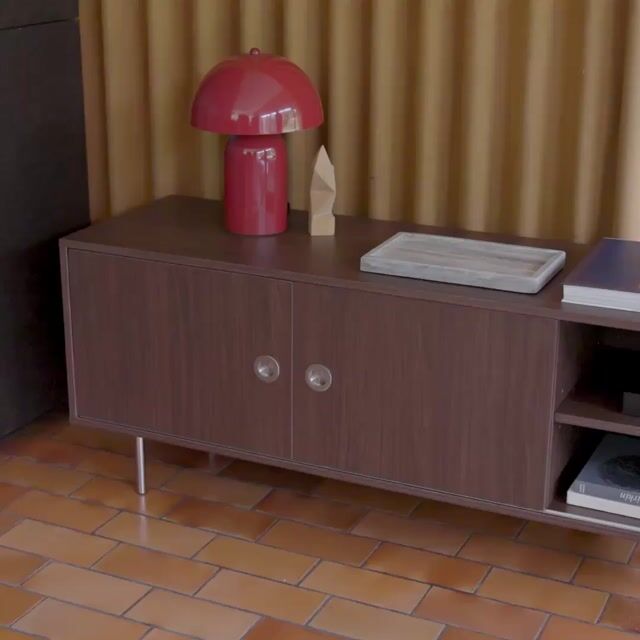 Meuble TV vintage décor bois et acier inoxydable 2 portes 140cm SHELBY noyer, SWEEEK