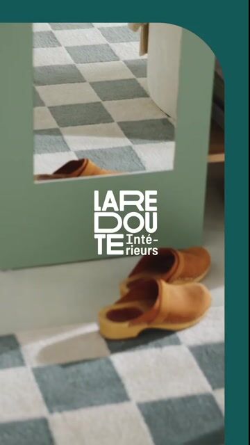 Video loading poster