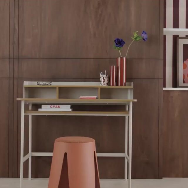 Video loading poster